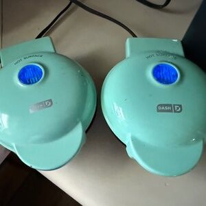 2 Dash 8” Waffle Makers